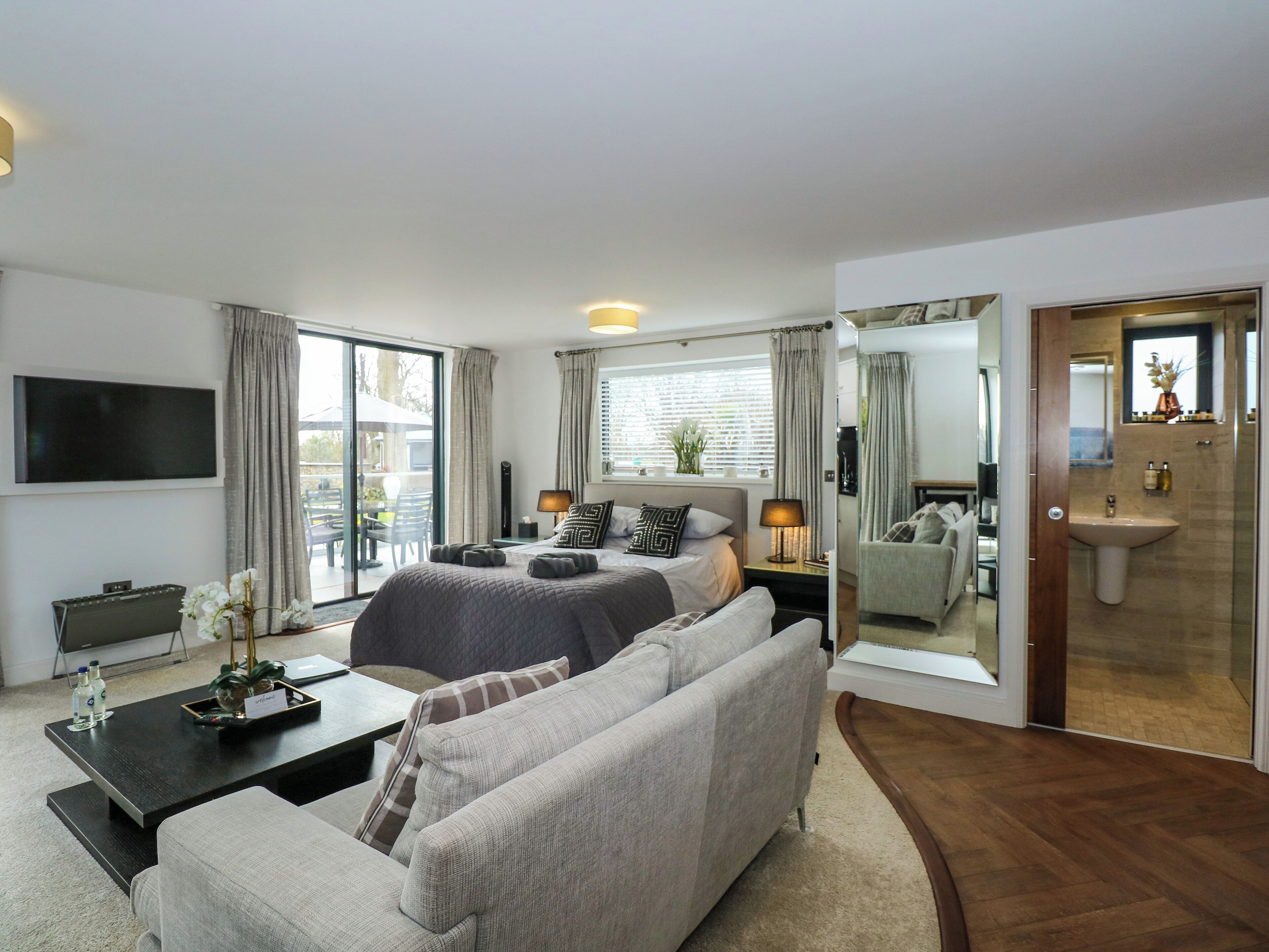 1 bedroom, individually decorated, individually furnished, free WiFi