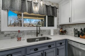 Interior - Bigfoot Manor with Fire Pit (Marion)