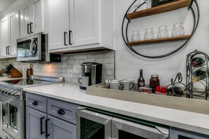 Dishwasher, toaster, blender, spices