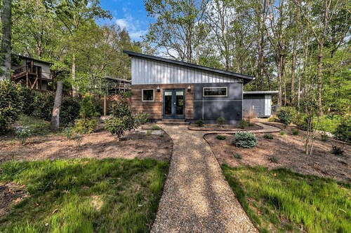 Cozy Laurel Cabin w Fire Pit near Golf Course
