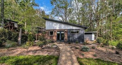 Cozy Laurel Cabin w Fire Pit near Golf Course
