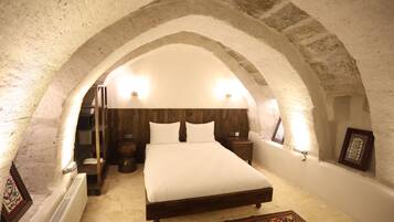 Superior Room, Courtyard View | 1 bedroom, premium bedding, minibar, in-room safe