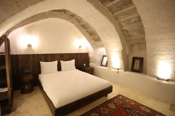 Superior Room, Courtyard View | Premium bedding, minibar, in-room safe, blackout drapes