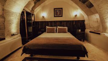 Chambre Supérieure, vue cour intérieure | Literie de qualité supérieure, minibar, coffres-forts dans les chambres