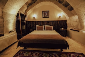 Superior Room, Courtyard View | Premium bedding, minibar, in-room safe, blackout drapes