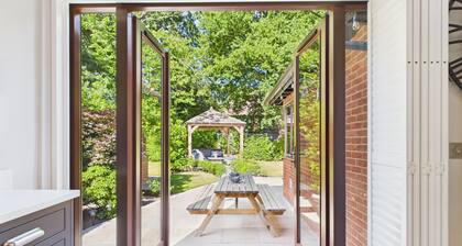 3 Bed Luxury Family Home, with Self-Check in & Direct Train to London