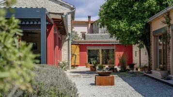 Villa (Poolside Grand Retreat Villa) | Exterior