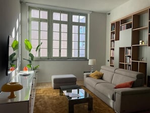 Smart TV, books