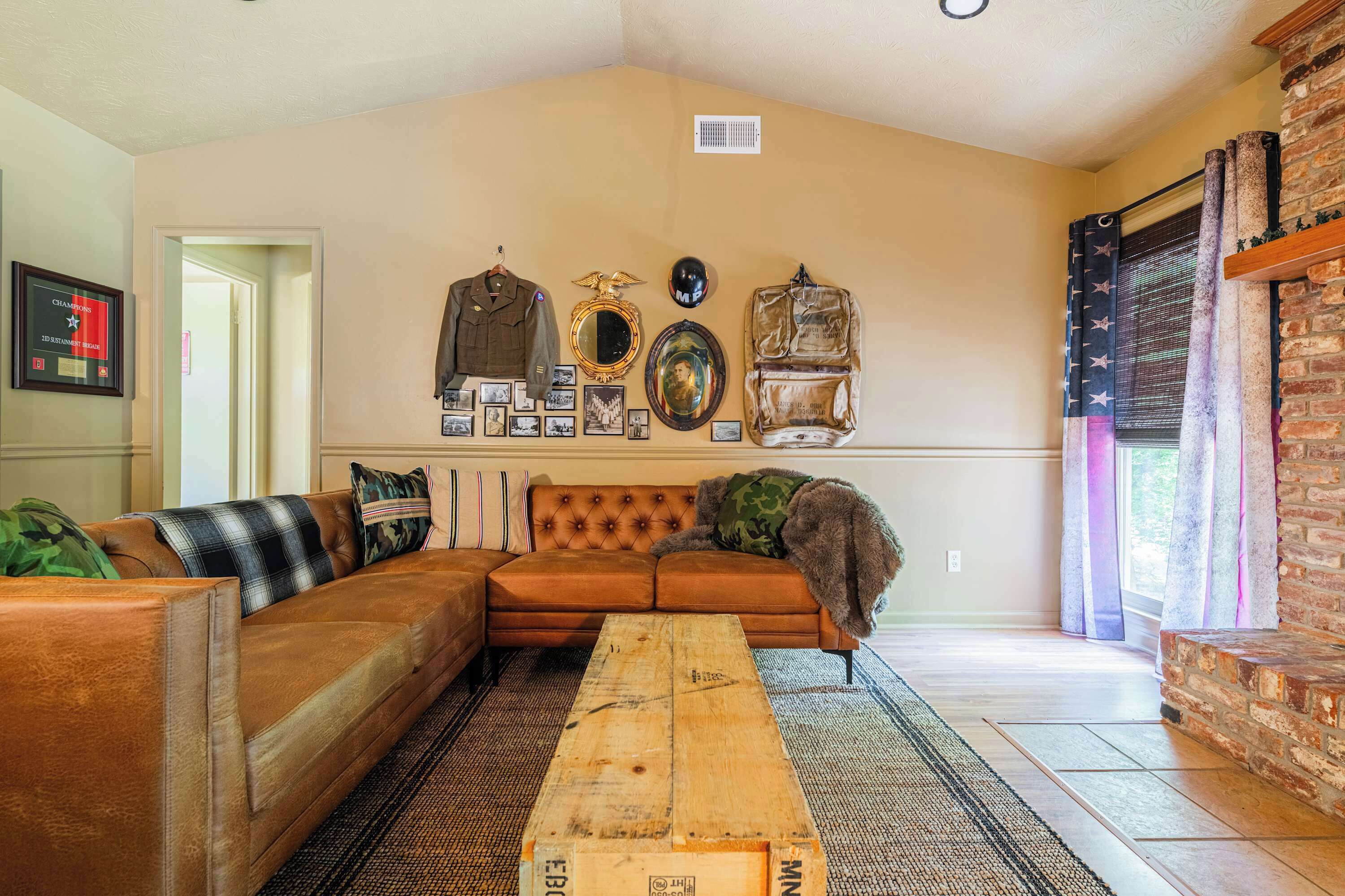 TV, peis og kontorer