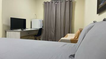 1 sovrum, skrivbord, strykjÀrn/strykbrÀda och wi-fi