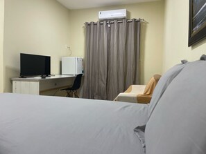 1 makuuhuone, työpöytä, silitysrauta/-lauta, Wi-Fi