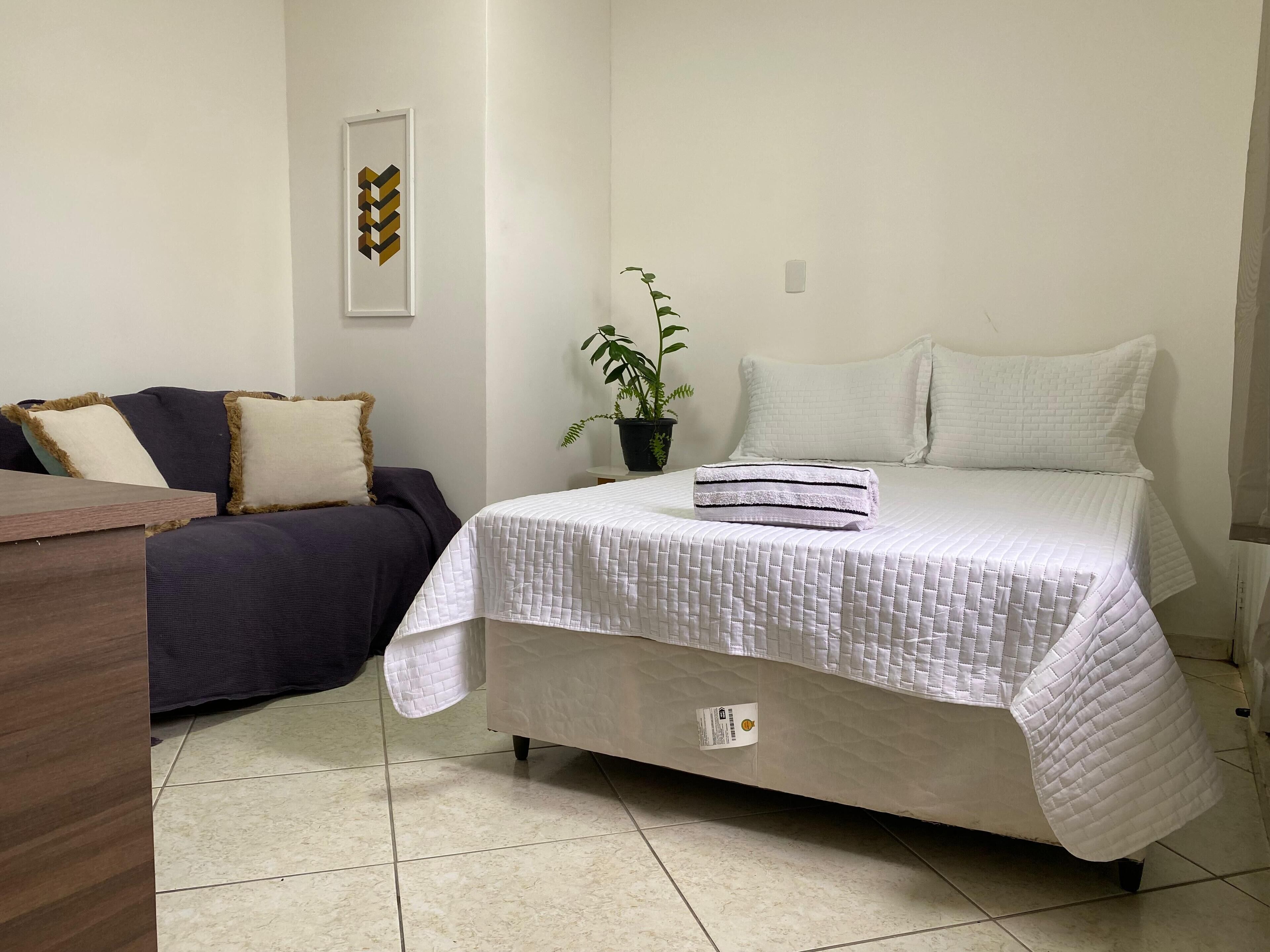 1 chambre, bureau, fer et planche à repasser, Wi-Fi