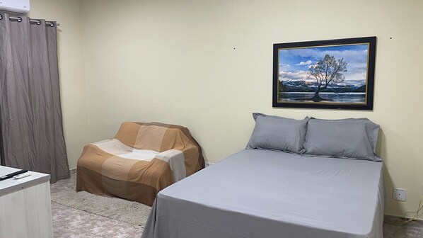 1 makuuhuone, työpöytä, silitysrauta/-lauta, Wi-Fi