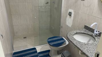 Dusch, bidé, tvÄl och toalettpapper