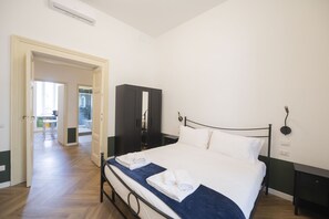 2 bedrooms, iron/ironing board, free WiFi, bed sheets - Palazzo Barberini Grand Retreat with Terrace (Roma)