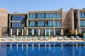 Indoor pool, seasonal outdoor pool, free cabanas, pool umbrellas
