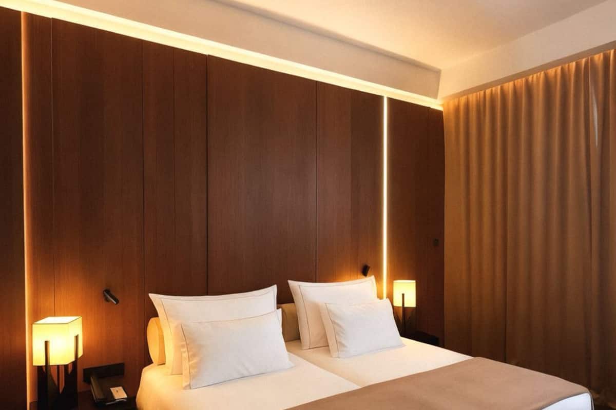 1 bedroom, Egyptian cotton sheets, premium bedding, down comforters