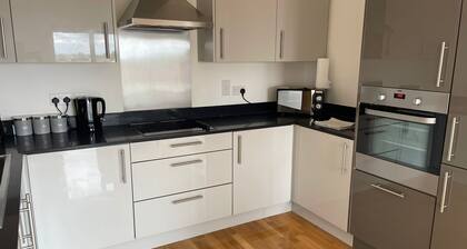 Spacious Southend Apartment | Perfect for Families & Friends