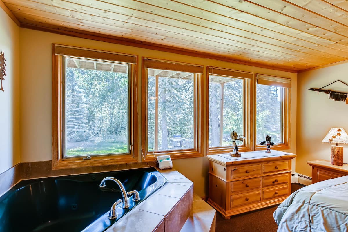Condo, 1 King Bed with Sofa bed (Apartment) | Bathroom