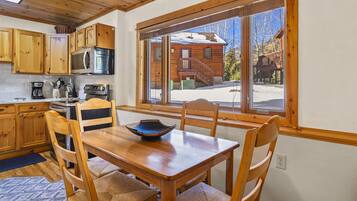 Condo, 1 King Bed with Sofa bed (Apartment) | Dining