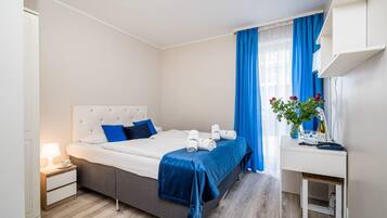 1 chambre, bureau, fer et planche Ă repasser, lit parapluie