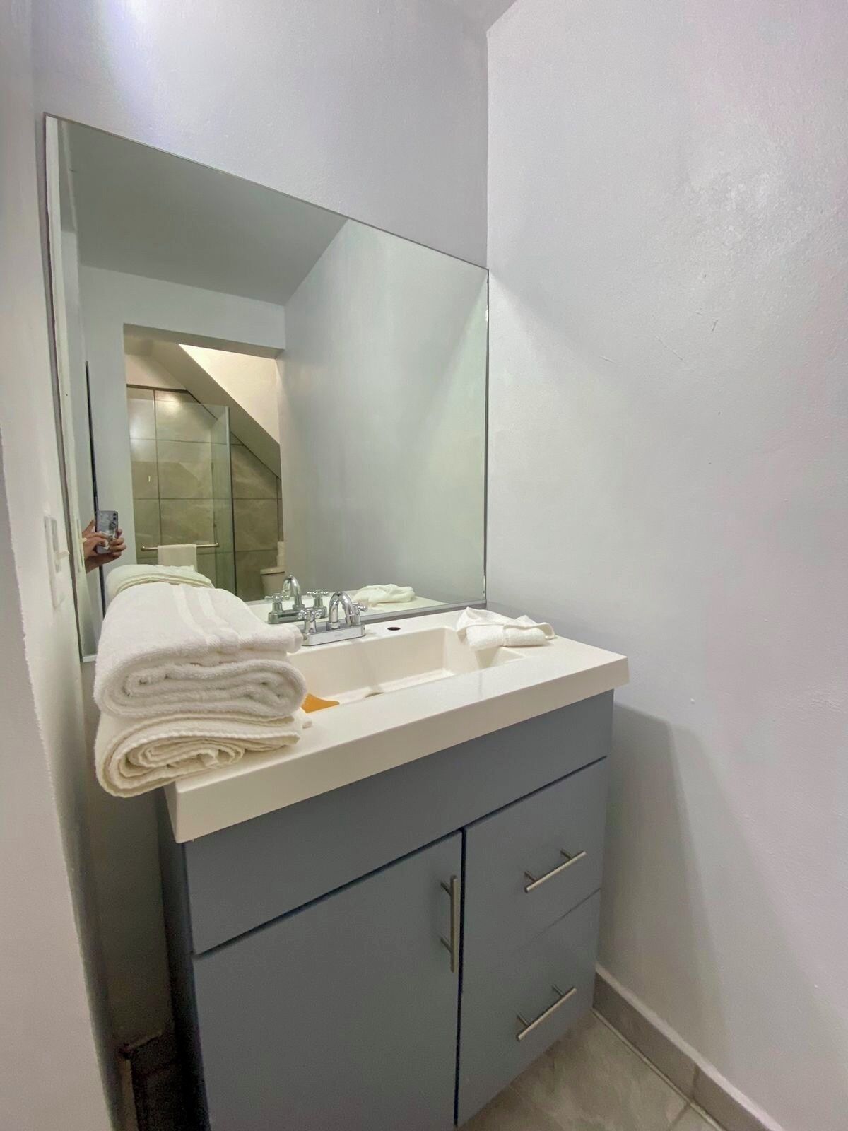 Deluxe appartement, 1 slaapkamer, uitzicht op tuin | Badkamer | Gratis toiletartikelen, handdoeken, zeep, shampoo