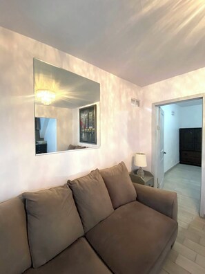 Leilighet – deluxe, 1 soverom, hageutsikt | Oppholdsområde