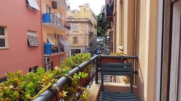 Double Room, Balcony, City View | Teres/patio