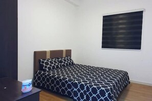 3 quartos, ferros/tábuas de passar roupa, Wi-Fi, roupa de cama
