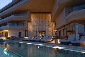 Indoor pool, outdoor pool, pool umbrellas, sun loungers - Verdala Wellness Hotel AX Privilege - Adults Only (Rabat)