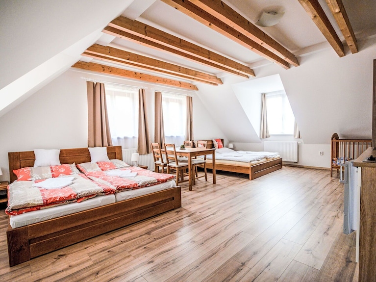Cosy Apartment For 5 People With Wifi, Patio And Pets Allowed - Český Krumlov