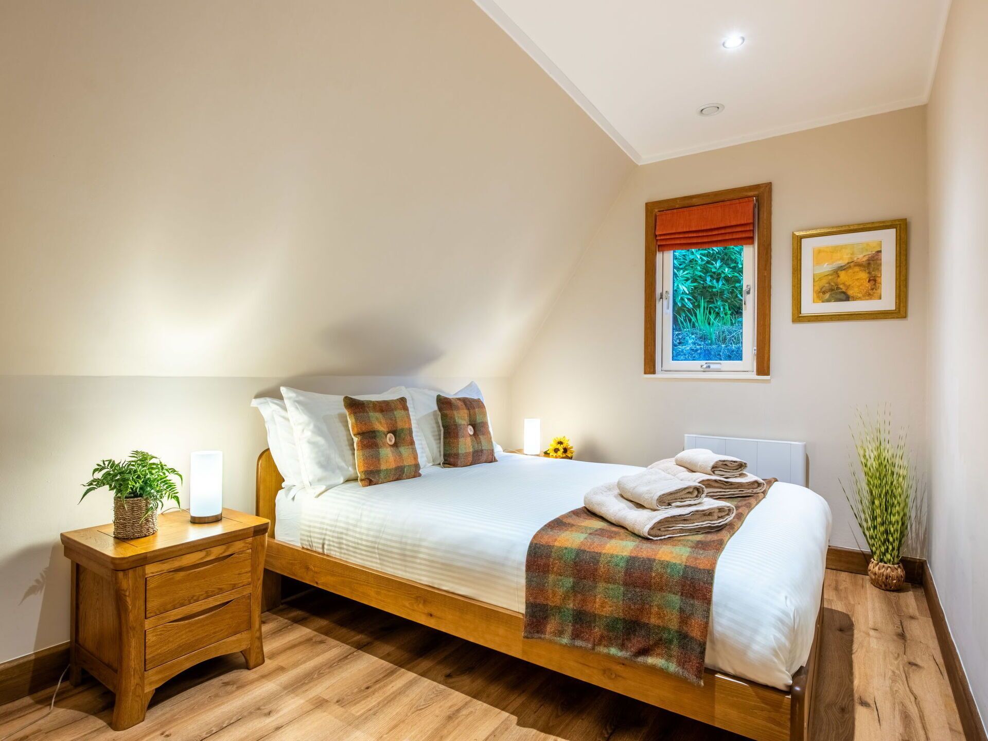 2 bedrooms, travel crib, WiFi (free)