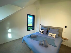 4 chambres, bureau, fer et planche à repasser, accès au Wi-Fi (inclus)