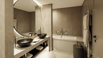 Departamento, 1 habitación, balcón, vista al valle | Caja de seguridad en la habitación y escritorio