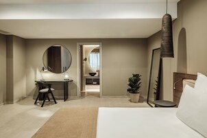 Caja de seguridad en la habitación y escritorio 