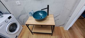 Shower, hair dryer, bidet, towels - Casa Carlotta - Cozy apartment with lake view (Lesa)