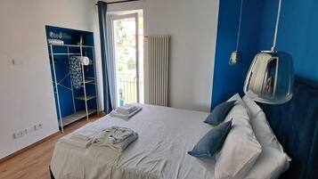 1 chambre, fer et planche Ă repasser, lit parapluie, draps fournis