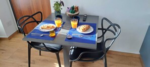 Dining - Casa Carlotta - Cozy apartment with lake view (Lesa)