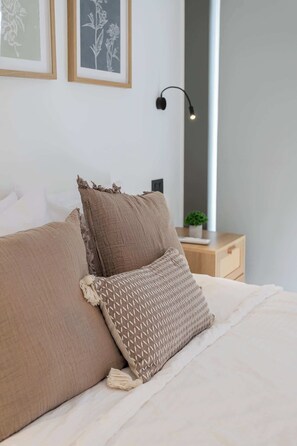 1 slaapkamer, een strijkplank/strijkijzer, wifi, beddengoed
