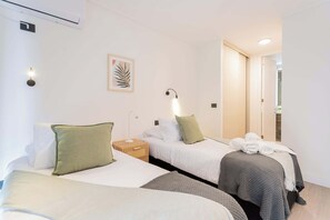 2 bedrooms, iron/ironing board, WiFi, bed sheets - Stylish 2BR | Las Condes Comfort for 5 Guests (Las Condes)