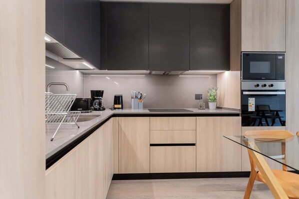 Fridge, microwave, oven, stovetop