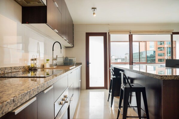 Fridge, microwave, oven, stovetop