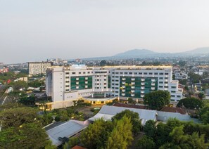 Front of property - evening/night - ARTOTEL Suites Aquila Bandung (Bandung)