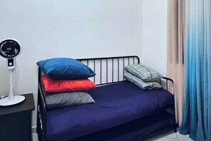 3 bedrooms, iron/ironing board, WiFi, bed sheets - 3 Room with pool happening aprmnt @ Kajang 2 (12) (Kajang)