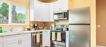 Cozy 2BR Home, Mountain Views, Pet Friendly