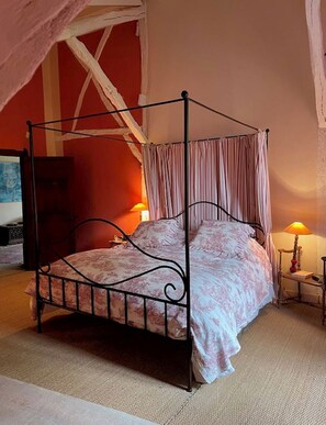 4 habitaciones, tabla de planchar con plancha y wifi gratis 