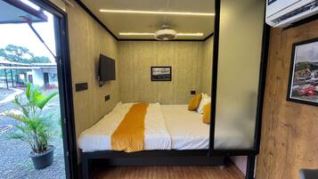 Free WiFi, bed sheets