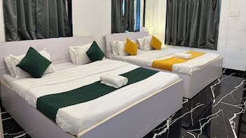 Lake View Family Room | 3 bedrooms, free WiFi, bed sheets