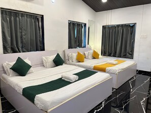 Lake View Family Room | 3 bedrooms, free WiFi, bed sheets