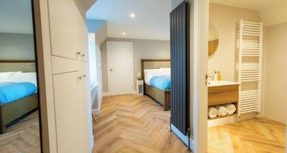 Stoneyloft - A Modern Self-Contained 1 Bedroom Annex Perfect for A Relaxing Trip